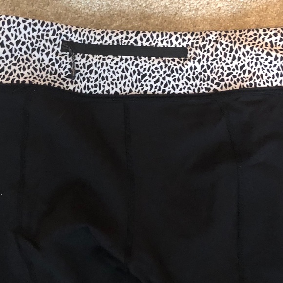 Funky lululemon leggings - Picture 3 of 4